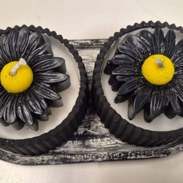 Candle Daisy Duo Black and White Candle Pot and Tray