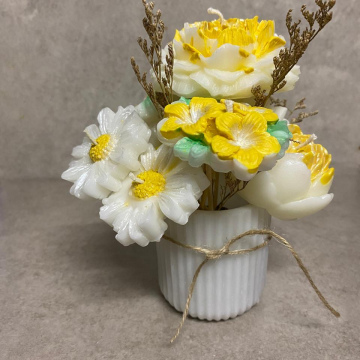 Candle Sunshine Yellow Everlasting Garden Bouquet Candle 